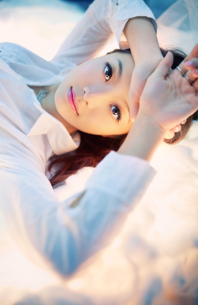 漏逼美女